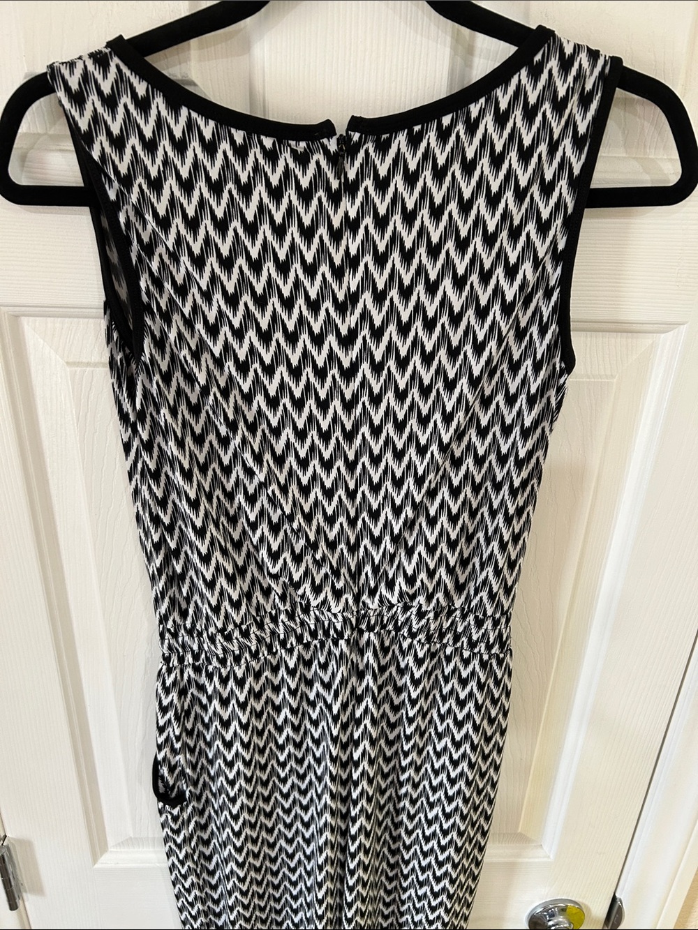 Calvin Klein Black and White Chevron Maxi Jumpsuit Romper Sz 4 - Picture 6 of 10